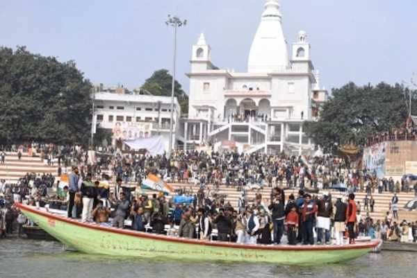 यूपी का चुनावी घमासान : दलित वोटों के चलते विभिन्न नेता वाराणसी के रविदास मंदिर के करेंगे दर्शन